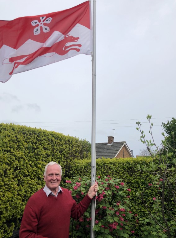 Flying the fox Leicestershire County flag. John Fairbrother with his flag (Medium)